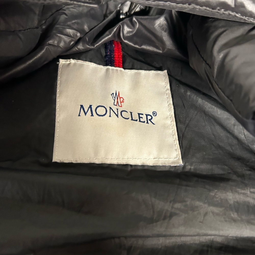 Moncler small - Picture 4 of 6